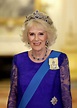 La reina Camilla luce la tiara más personal de Isabel II - Showbiznese.com