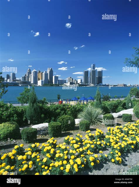 Detroit Michigan Usa Skyline From Dieppe Gardens Windsor Ontario Canada