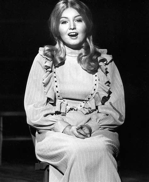 Mary Hopkin Story And Beautiful Photos Of Welsh Singer Who Sang ‘those