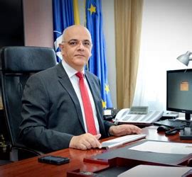 Omul neclintit din post de către orice ministru. Understanding Risk | UR Story: Narrative and risk