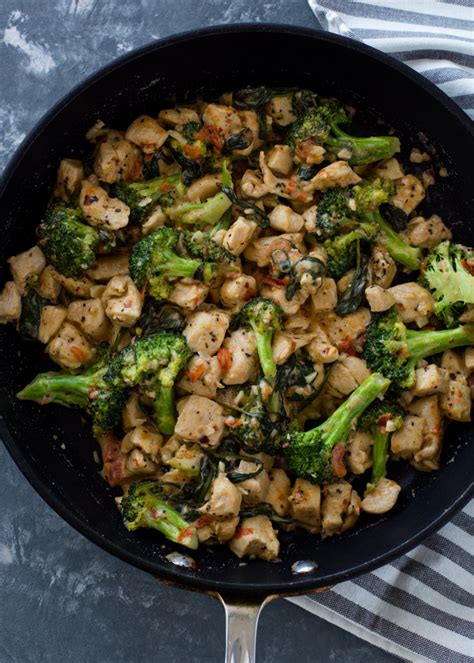15 Minute Keto Garlic Chicken With Broccoli And Spinach Gimme Delicious