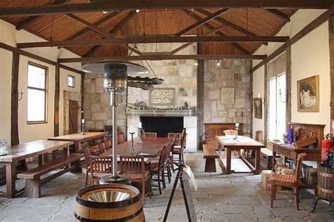 Located in an 1800's barn, the retail store and showroom holds everything from furniture to home decor to country gifts. Country Rustic Home Decor - A Timeless Decorating Style