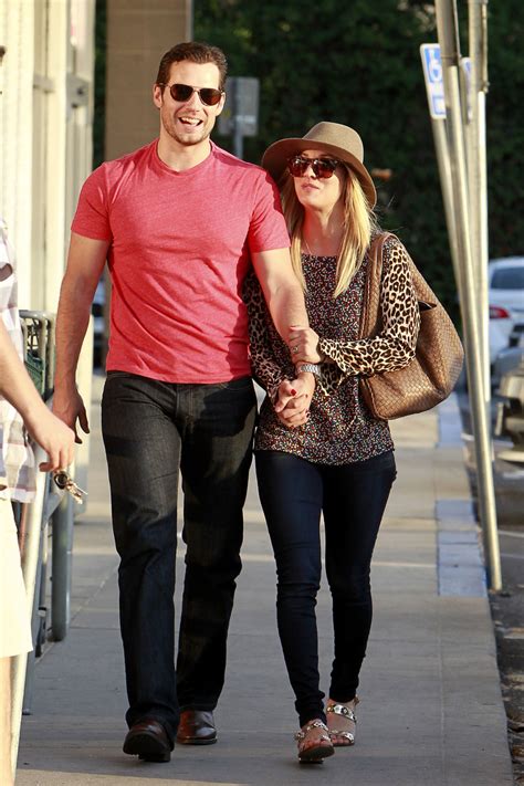 Henry Cavill Kaley Cuoco Hold Hands In Los Angeles Photos Huffpost