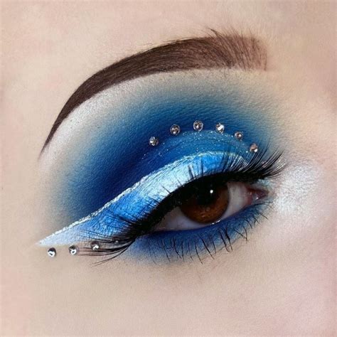 Top 50 Best Blue Eyeshadow Makeup Looks For Women Dark Enchanting Designs