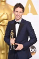 Eddie Redmayne posa con su primer Oscar a Mejor actor - Fotos en eCartelera