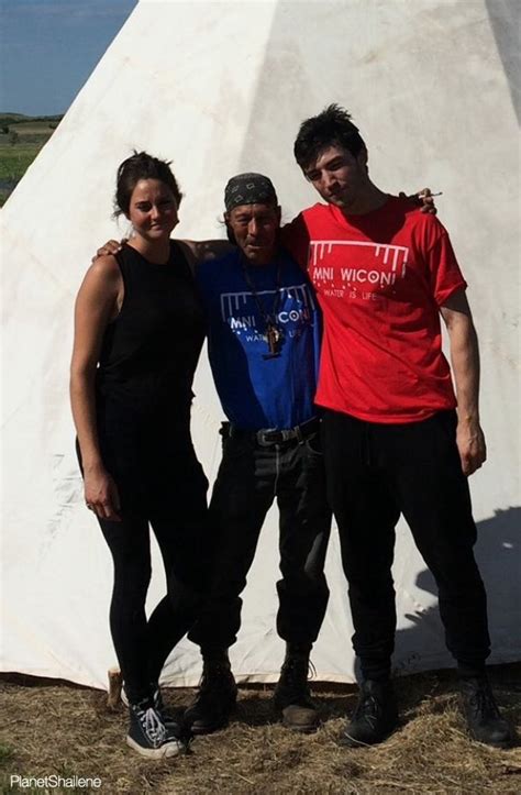 Click inside to get the scoop… Shailene Woodley Fans on Twitter: "Shailene Woodley and Ezra Miller at Sacred Stone Camp in ...