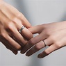 求婚、訂婚、結婚戒指要戴哪隻手？三分鐘教你挑對戒指、戴對手指！－I-PRIMO台灣