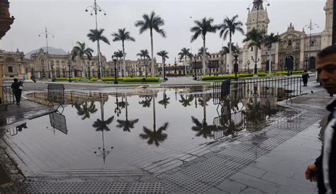 Rotura De Tubería Provoca Aniego En Centro Histórico De Lima Centro