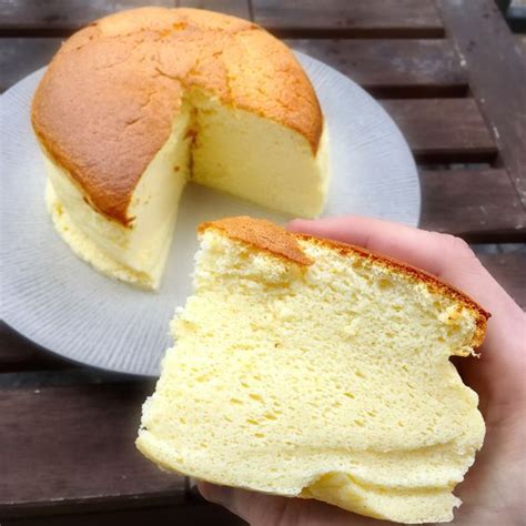 Moelleux à souhait, le cheesecake du café kitsuné fait partie des bonnes recettes à essayer durant le confinement. Un cheesecake japonais - fulguropain | Recette cheesecake ...