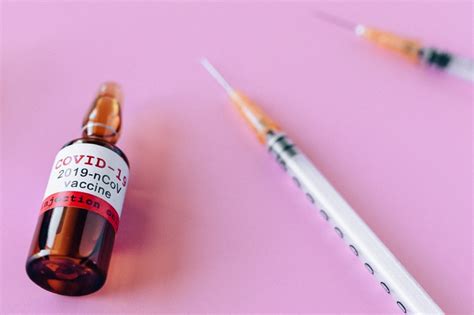 Een vaccinatieprogramma geeft een schema waarmee een overheid een aantal als essentieel beoordeelde vaccinaties aanbeveelt of verplicht stelt. GGD druk met vragen over vaccinatie corona | BHZNet.nl ...