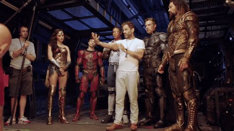 Zack snyder's justice leaguenote the official name of the film, although it isn't used in marketing for zack snyder's justice league contains examples of: Universo DC Comics: Cine: JOKER ROBANDO LA CAJA MADRE ...