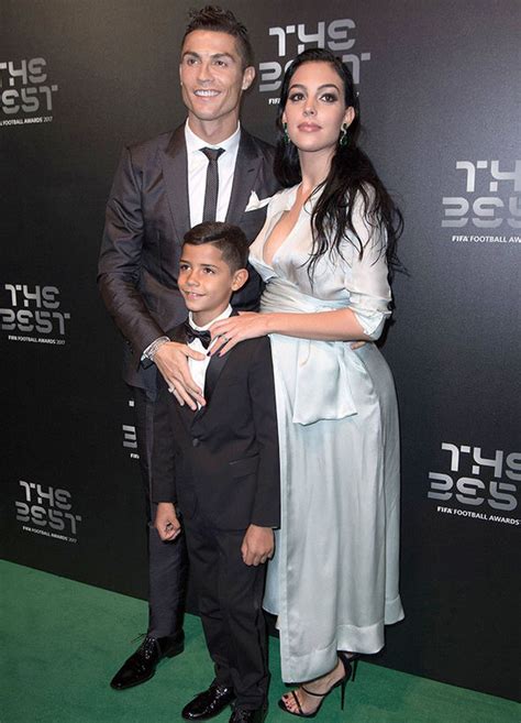 Jose diniz aveiro (father), maria dolores dos santos aveiro (mother) cristiano ronaldo siblings: Cristiano Ronaldos Wife