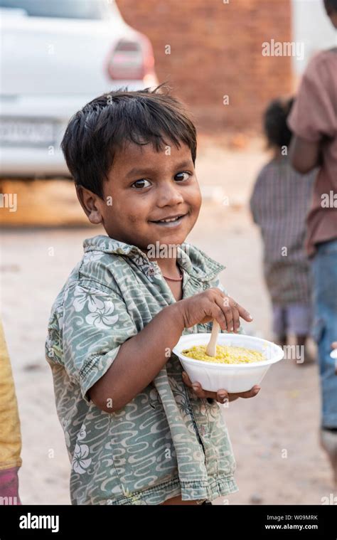 Poor Children At A Food Distribution Camp In New Delhi India Stock