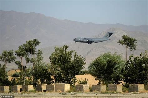 Us Troops Abandoned Bagram Airport Base In The Dead Of Night Without