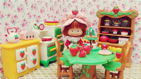 Strawberry Shortcake In Her Kitchen Strawberry Shortcake Doll