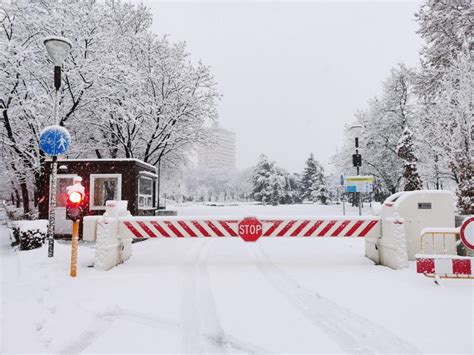 Снегът затвори пътя до Алеко и Златните мостове Защото Zashtoto