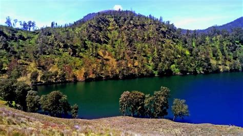 Gunung semeru meletus pada pada selasa (1/12) dini hari yang disertai aktivitas vulkanik berupa semburan awan panas ke arah tenggara dan selatan. Ranu Kumbolo, Gunung Semeru Part2 - YouTube