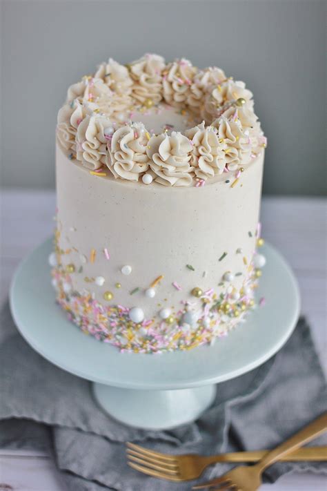 White Cake With Vanilla Buttercream Baking With Blondie Pretty Cakes