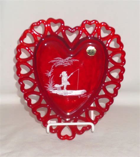 Westmoreland Mary Gregory Girl Fishing Red 8 Heart Plate Wstickerl