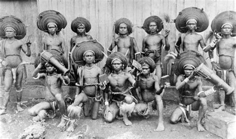 Suku Tanimbar Sejarah Bahasa Mata Pencaharian Kekerabatan