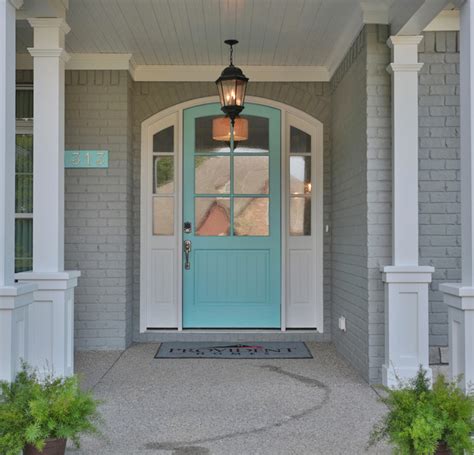 I don't know how it happened, but out of the blue (pun intended) i painted our front door a bright turquoise. Set The Stage | House of Turquoise
