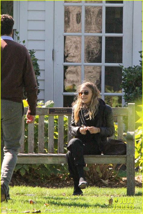 Photo Mary Kate Olsen Eats Out Of Olivier Sarkozy Hands 08 Photo
