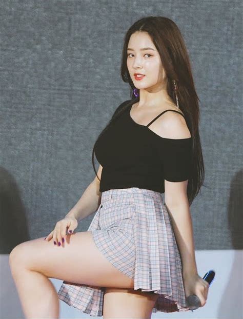 ปักพินโดย Nancymomoland ใน Life Style ในปี 2020 เพศหญิง นางแบบ ผู้หญิง