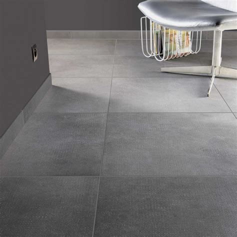 Pour appliquer du béton ciré sur un carrelage, certaines précautions peuvent être nécessaires : Carrelage gris imitation béton ciré - livraison-clenbuterol.fr