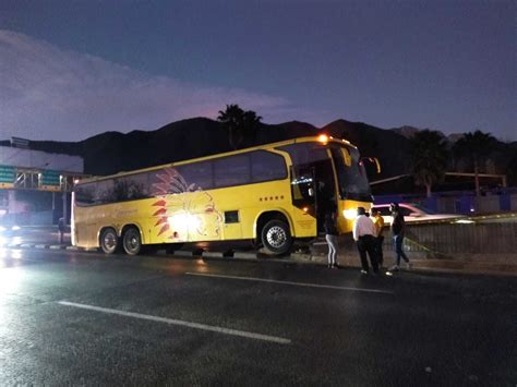 Choca Autob S Contra Muro De Contenci N En Garza Sada