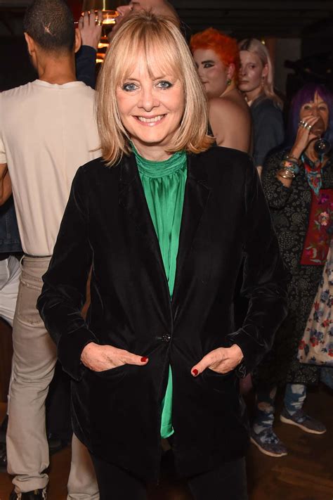 Twiggy Says She Didnt Want Her Iconic 1960s Pixie Haircut But Was Too