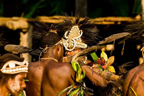 Circuit Dans Lintimite Des Parures Papoues Papouasie Nouvelle Guinee