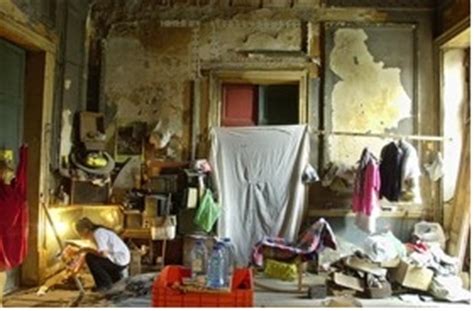 The immense scale of mexico city's housing poverty andthe highly complex, dynamic processes preclude general official or unofficial definitions of slums comparable to the english word. mexicocity23 - urbanstudies08