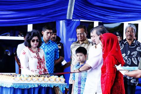 This is a progressive, modern and moderate state. The Johor Sultan's Tea Party photo by : radziaziz edited b ...