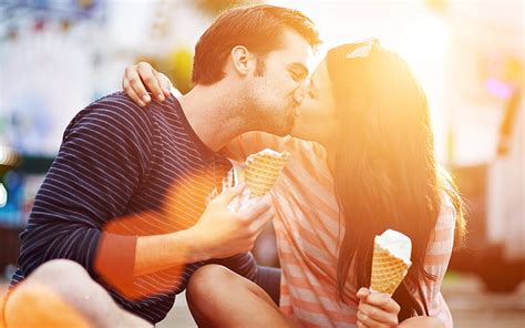 Romantic Couple Kissing While Holding Ice Cream Hd Wallpaper