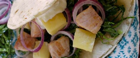 Quello che, di certo, non c'è è la carne di maiale, essendo una ricetta di provenienza islamica. Kebab di pesce spada e Provolone Valpadana D.O.P., Il ...