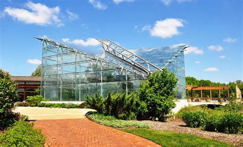 Sitting lightly on the land, the house is divided into three smaller pavilions which are capped by expressive, butterfly roofs. You'll Want To Plan A Day Trip To Iowa's Magical Butterfly ...