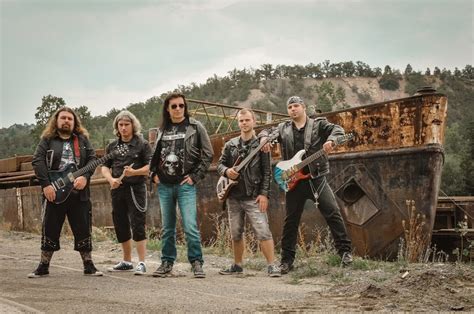 Zakládající člen a kdysi vůdčí osobnost legendární české thrash metalové skupiny arakain. "Tak jsem vyzkoušel, že zdravotnictví u nás funguje": co ...