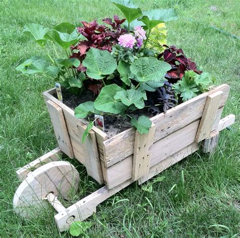 16 Amazing Reclaimed Wood Diy Garden Ideas