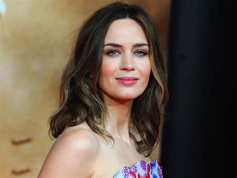 Emily Blunt Apologises Over Us Citizenship Joke After Fox News Tells
