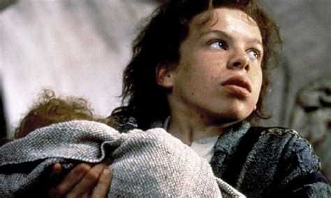 One thing i enjoyed about the movie solo was that warwick davis played a role in which we get to see his real face and hear his real. Warwick Davis Would Love to Return in Ron Howard's 'Willow ...