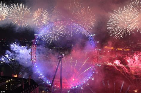 London Rings In 2017 With Spectacular Fireworks Display London