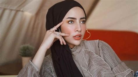 Gaya Hijab Turban Tampil Simple Dan Tetap Fresh