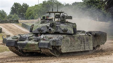 Велика Британія розглядає можливість передати Україні танки Challenger