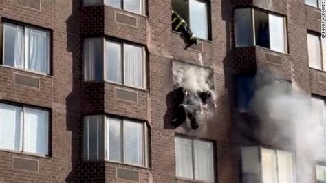Gemist Firefighters Rescue Woman Dangling From 20th Story Window