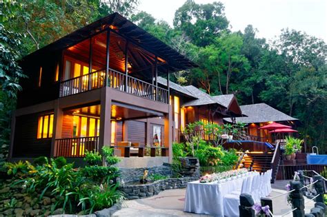 Boleh dikatakan banyak tempat percutian menarik ada ditawarkan di setiap daerah di terengganu. 7 Tempat Menarik Di Malaysia Untuk Keluarga. Semulajadi!