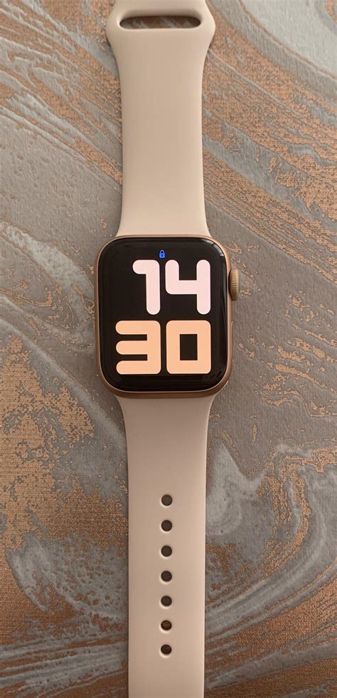 The apple watch appears to be used to track your progress through each workout routine, similar to how the apple watch can track existing fitness activities through the activity app. Got myself my first Apple Watch! Series 5, gold, 40mm. Any ...