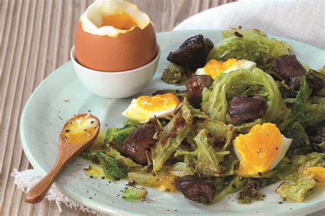 Uovo alla coque, se la solita frittata ti ha stufata prova questa ricetta col segreto per la cottura perfetta. Ricetta Uova alla coque con verza e duroni - La Cucina ...