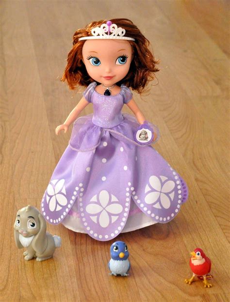 Mattels Talking Sofia The First Doll Set Teaches Children What It