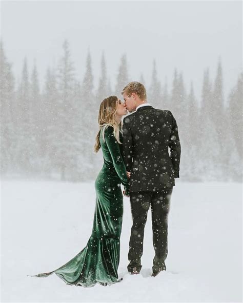14 Times Snowy Weddings Seriously Warmed Our Hearts Winter Wedding