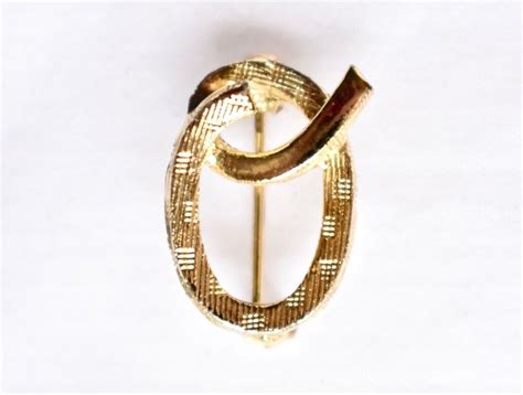 Vintage O Monogram Initial Letter Lapel Pin Brooch Retro Jewelry T